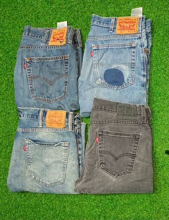 LEVI'S  SHORTS (D 141)