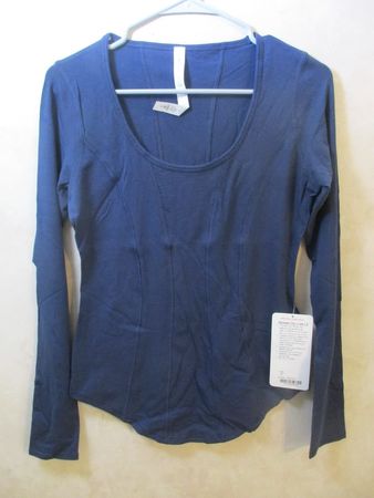 Lululemon t shirt