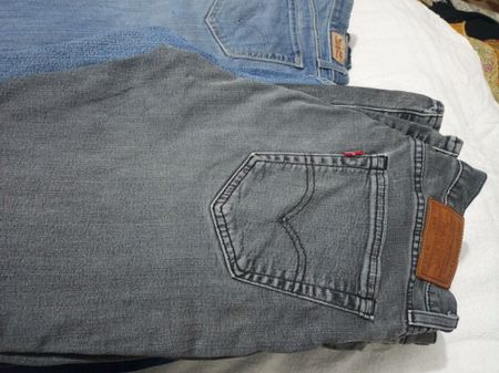 Mens authentic Levis pant