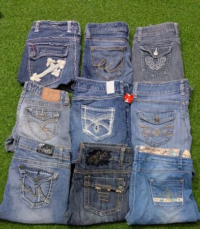 MAURICES AND OTHER MIX BRANDS MINI SHORTS (C 218)