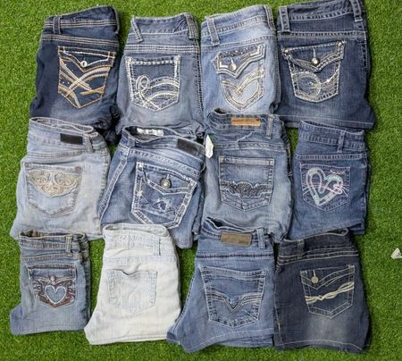 MAURICES AND OTHER MIX BRANDS MINI SHORTS (C 220)