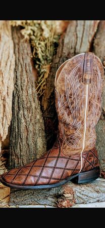 MAV# Bundle 17 Super Quality Vintage Western boot.