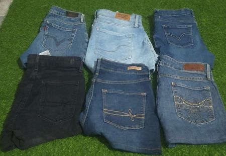 LEVI’S  MINI SHORTS (C 210)