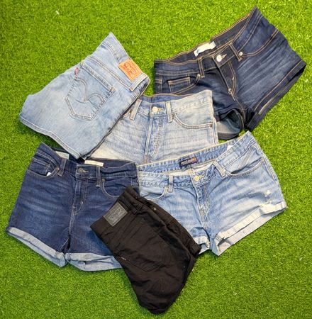 6493 - Levi's Denim Short