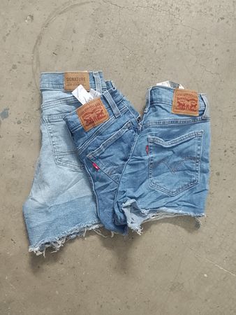 Levis Women Short