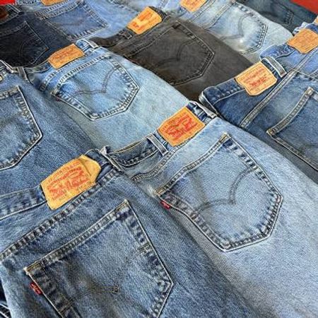 Women Levis Pants