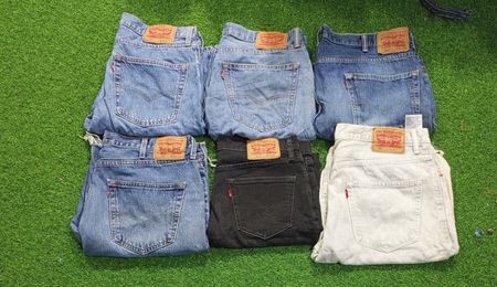 LEVI’S SHORTS (D 122)