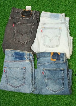 LEVI’S SHORTS (D 135)