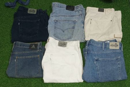 LEVI’S  SHORTS (D 177)