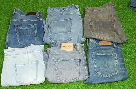 AMERICAN EAGLE AND OTHER MIX BRANDS SHORTS (D 178)