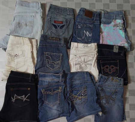 NO BOUNDARIES  AND OTHER MIX BRANDS MINI SHORTS (ID 1186)