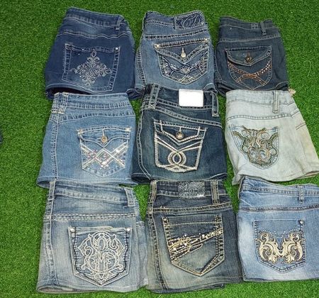 ROZ & ALI AND OTHER MIX BRANDS MINI SKIRTS (C 225)