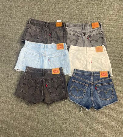Levis Sexy Shorts - (07/07)