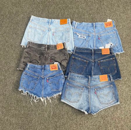 Levis Sexy Shorts - (07/07)