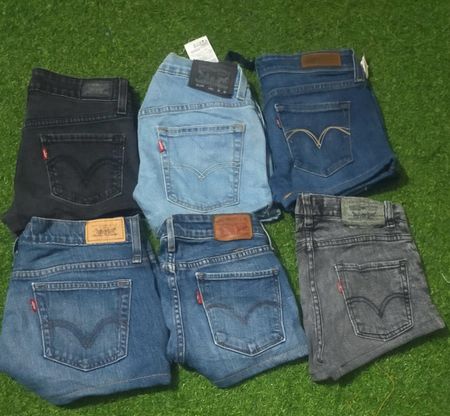 LEVI’S MINI SHORTS (C 229)