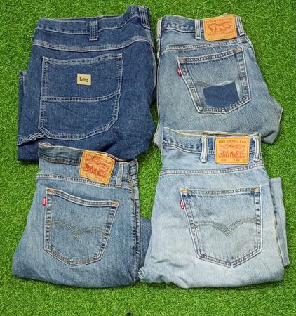 LEVI’S  SHORTS (D 136)