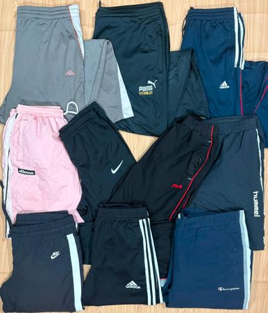 Mischen Sie markierte Trainingshosen und Jogginghosen