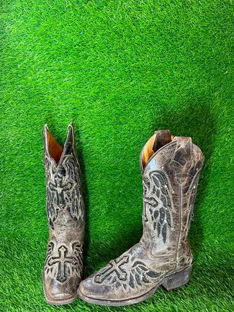 Once again Designer Cowboy boots 😋