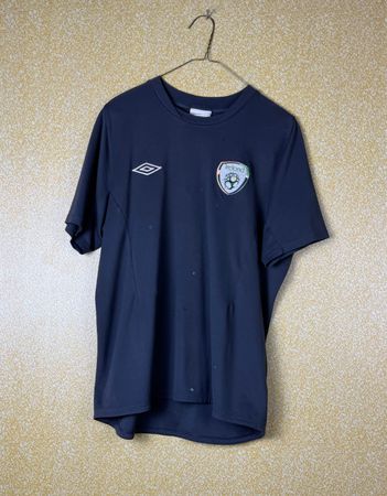 TH280 Vintage Sports T-Shirt | Athletic Graphic Tee | Retro Activewear Streetwear