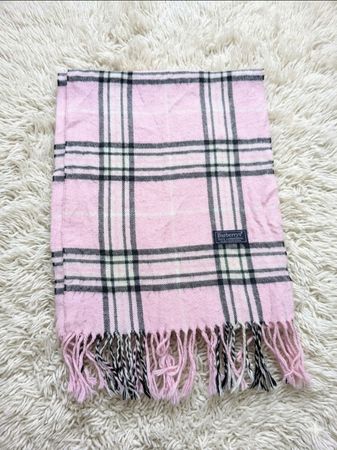 Maßgeschneiderte, handverlesene Schals auf meinem Pink