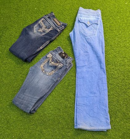 7973 - Miss Me, True Religion e Rock Revival Calças Flare