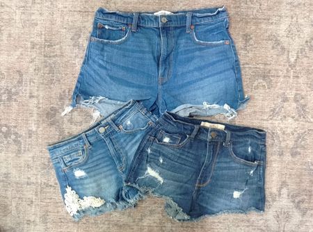 CR10471 Mix Branded Shorts