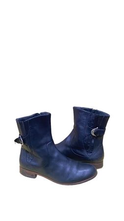 WOMEN’S EMBROIDERY SNIP TOE ANKLE COWBOY BOOT