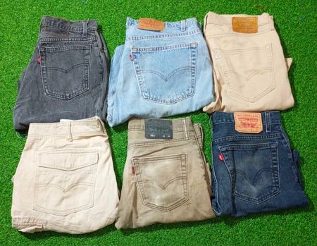 LEVI’S SHORTS (D 238)