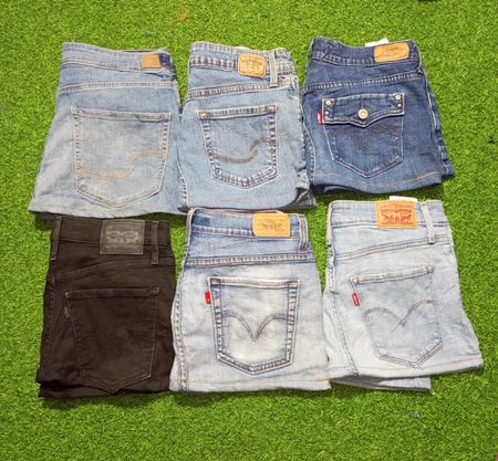 LEVI’S MINI SKIRTS (C 339)