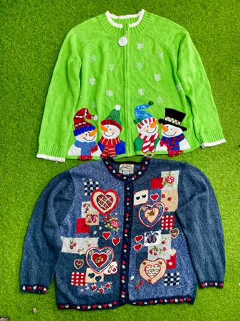 Christmas sweeter (brand) mossimo, tiana, etc. id 637