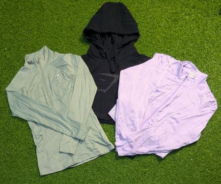 6888 - Gymshark verkürzte Tanktop, Jacke und verkürzter Hoodie