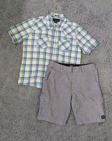 ***Oakley T-Shirts, Shorts & Button Down Shirts – Men’s Clothing Mix