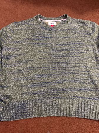 Tommy sweater