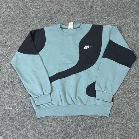 アップサイクル Nike スウェットシャツ