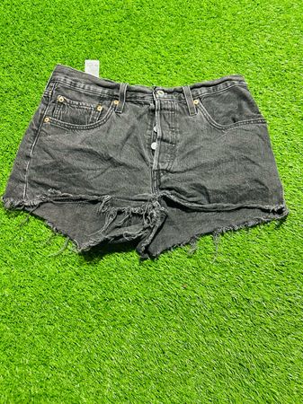 Levis women’s shorts (EV/8)