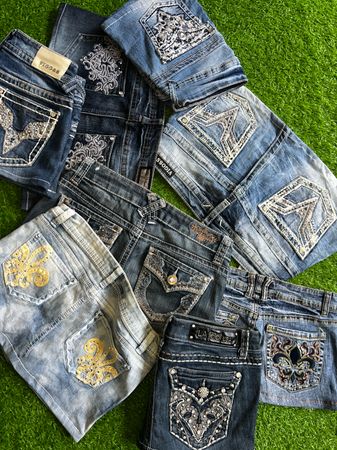 Y2K skirts BN 565)BN 😊