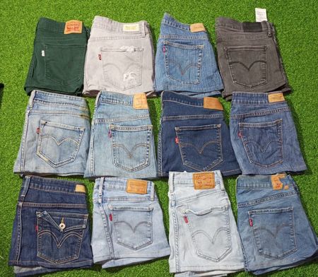 LEVI’S AND OTHER MIX BRANDS MINI SKIRTS  (Z 008)