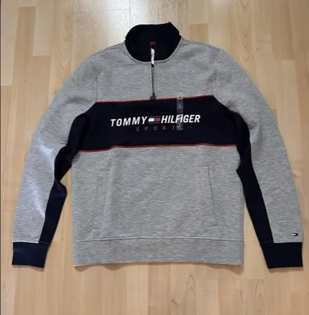 Åutheñtic Tommy Hilfiger Sweaters ✨