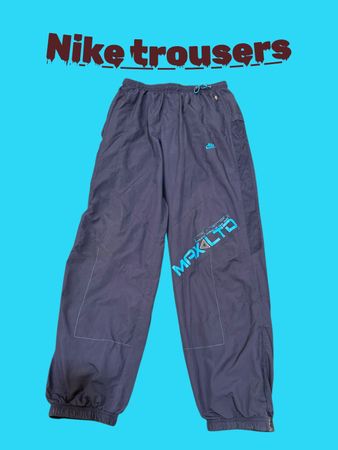 Condition: Pre-owned, very good condition.
Color: Navy Blue
Brand: Nike
Style: Max LTD Track Pants / Windbreaker Trousers
Features: Elastic Waist, Drawstring, Zip Pocket, Mesh Side Panel, Elastic Cuffs, Lightweight Nylon Fabric.