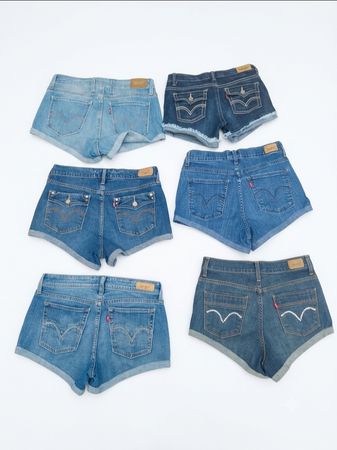 Levi's mini Shorts (S-27)