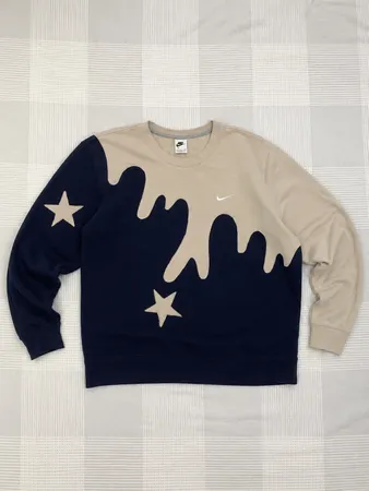 Upcycle Branded Sweatshirt mit Stern-Patchwork