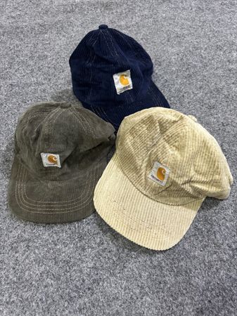 アップサイクルされたカーハートコーデュロイキャップ