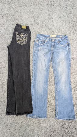 ***Y2K Embroidered Flare Jeans – Trendy Denim Bundle