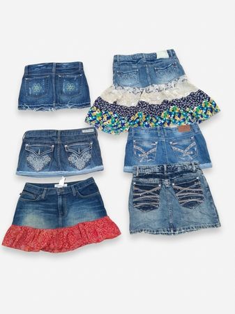 Vintage Y2K Low Rise Denim Mini Skirt Flower Embroidered Pocket Detail
(A-32)