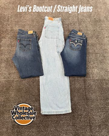 🔴 Levi’s Bootcut / Straight Jeans - (12/10)