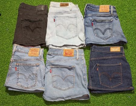 LEVI’S MINI SKIRTS (C 341)