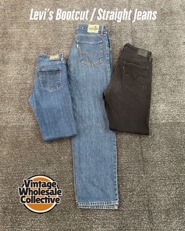 🔴 Levi’s Bootcut / Straight Jeans - (12/10)