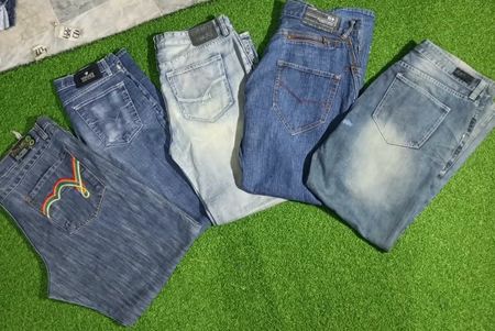 JEANS ROCAWEAR E ALTRI MARCHI MISCELATI (A 252)