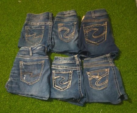 SILVER JEANS CO. MINI SHORTS (C 213)