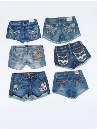 Vintage Embellished Denim Shorts Collection – Floral, Rhinestone & Pocket Details
(S-58)